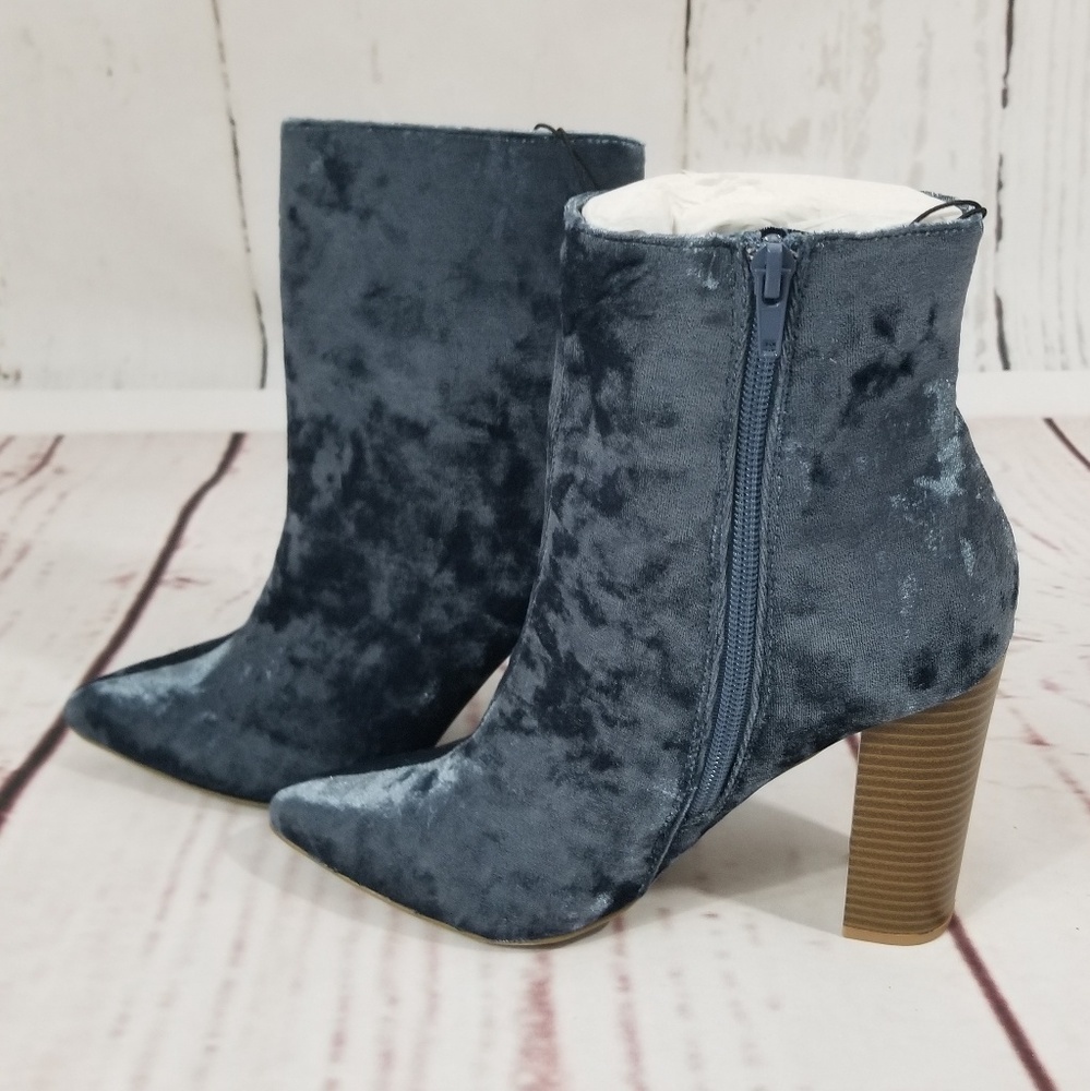 Blue Crushed Velvet Pointed Toe Heeled Boo… - Picture 2 of 6
